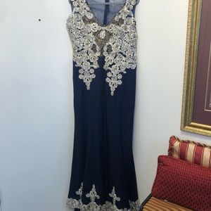 Beautiful formal dress great condition tear on the inside see picture